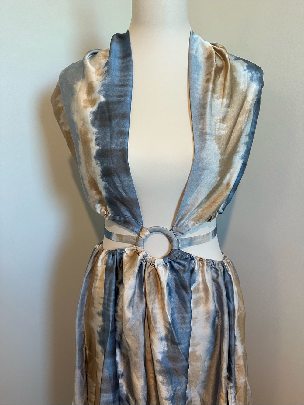 NWT Luxxel Blue & Tan Tie-Dye Halter Maxi Dress - Picture 4 of 7